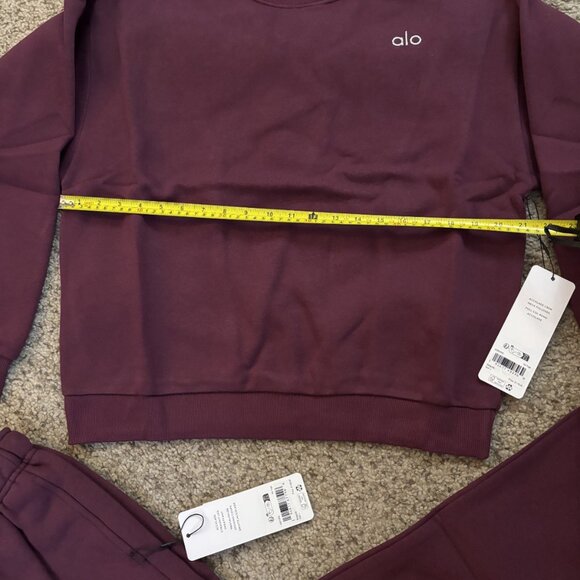 Alo Yoga Set Accolade Crew Neck Pullover And Accolade Straight Leg Sweatpant - Picture 4 of 8